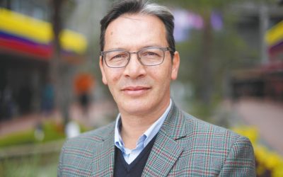 Un hombre tras la revolución del pitillo